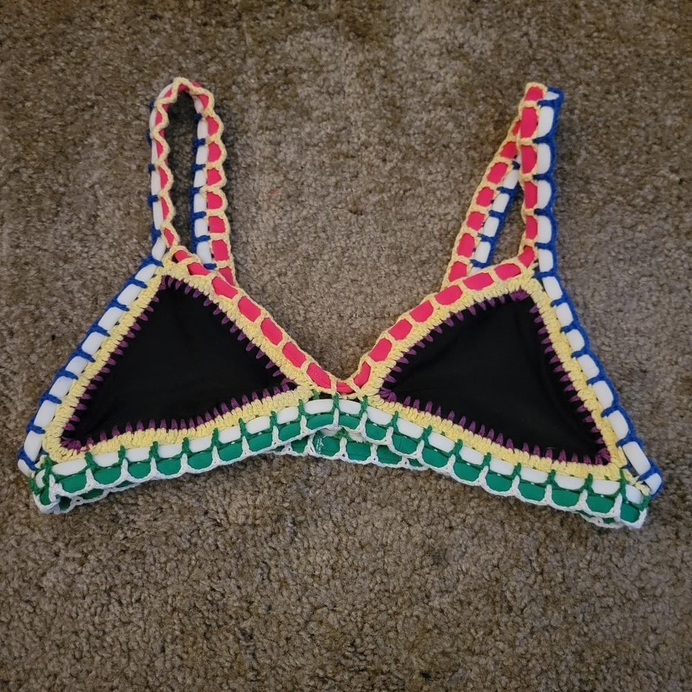 Bikinine Top Size Small
